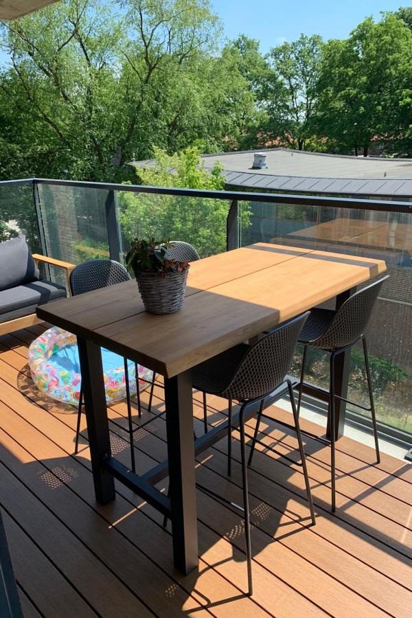 Super blij met de vlonderplanken. Super handig en makkelijk systeem en de hele zomer kunnen genieten van ons fijne balkon met mooie uitstraling!