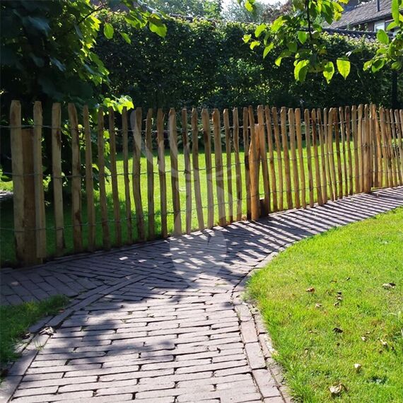 Kastanjehouten hekwerk 150 cm met latafstand 4 cm van ronde latten (3 meter per rol) - Adéquat