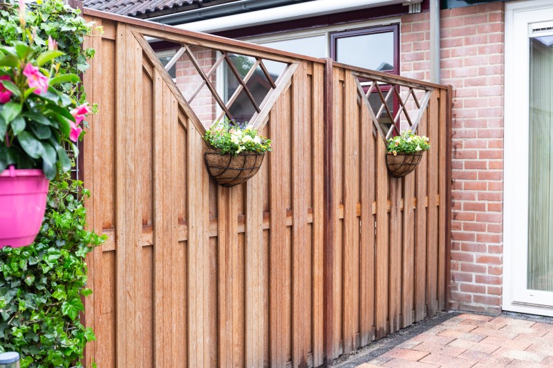 houthandel Ede schutting hardhouten tuinschermen met trellis