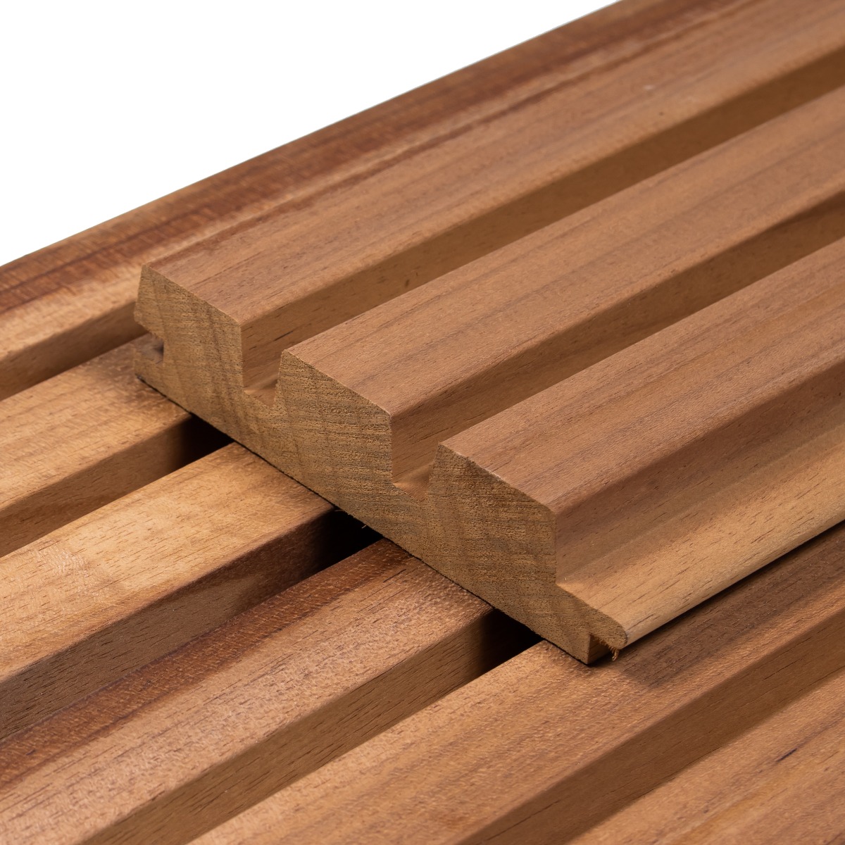 Ayous hout channelsiding planken