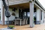 landelijke-tuin-houten-veranda-tuinmeubelen ;- ;1