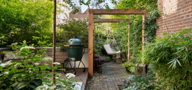 Een pergola in een kleine tuin: slimme ideeën en handig stappenplan