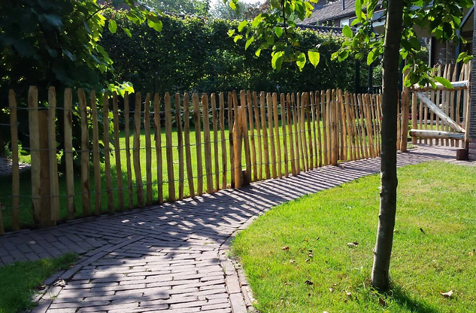 Voortuin afscheiding: zo kies je een mooie én toegestane scheiding