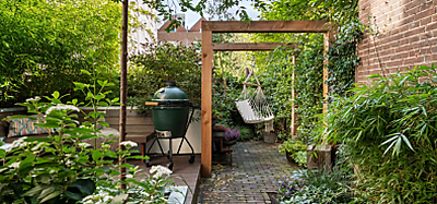 Een&#x20;pergola&#x20;in&#x20;een&#x20;kleine&#x20;tuin&#x3A;&#x20;slimme&#x20;idee&#xEB;n&#x20;en&#x20;handig&#x20;stappenplan