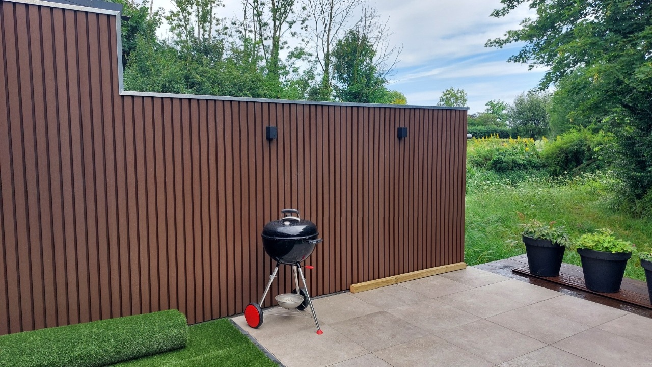 Wij hebben het produkt gebruikt voor een schutting te maken, heel blij mee, onderhouds vrij nu. Mooi product om mee te werken..