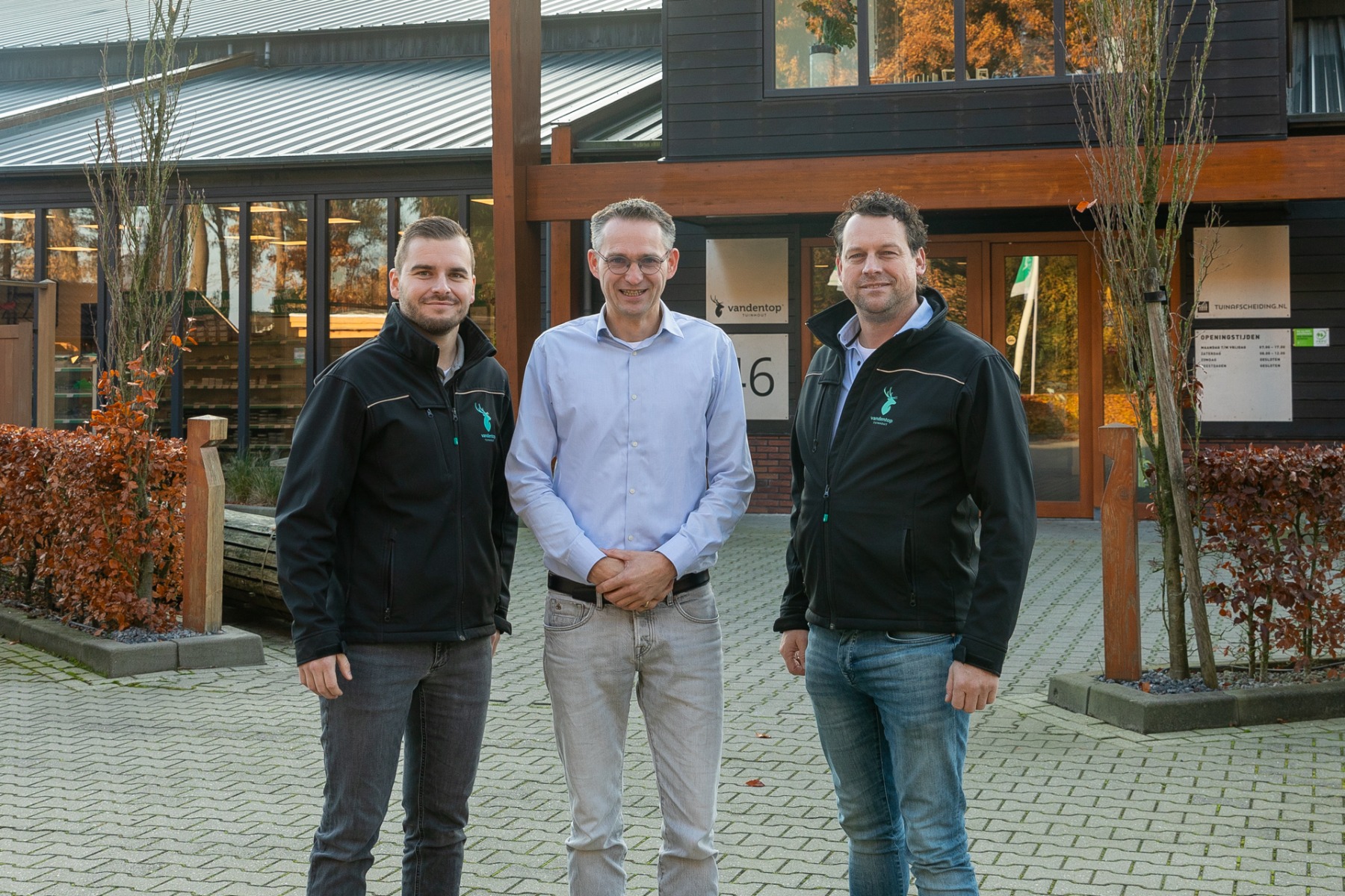 Leo Kodde van Suite MKB samen met Jacco en Peter Jan Geurts van Vandentop Tuinhout