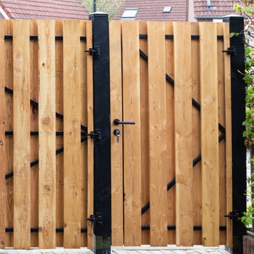 Douglas tuinpoort met zwart frame