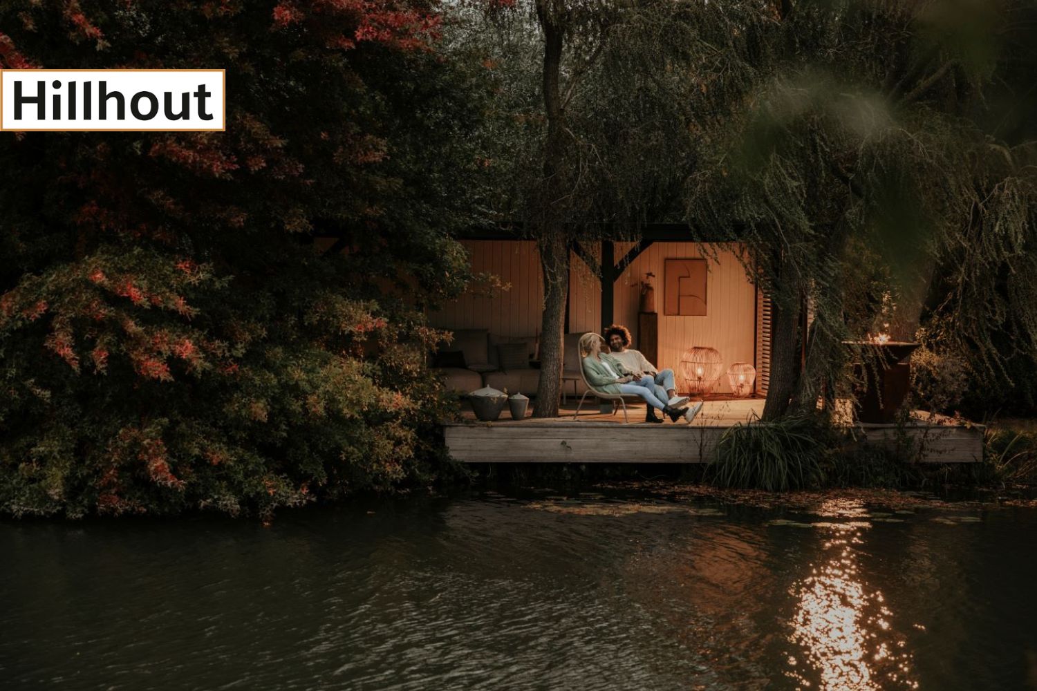 Hillhout Excellent houten overkapping met vlonder aan het water