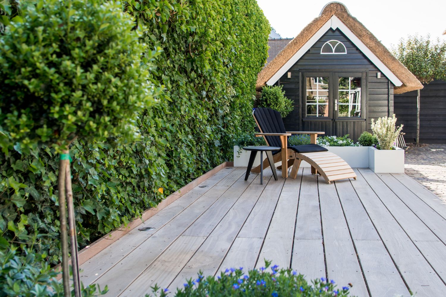 Terras van houten vlonderplanken
