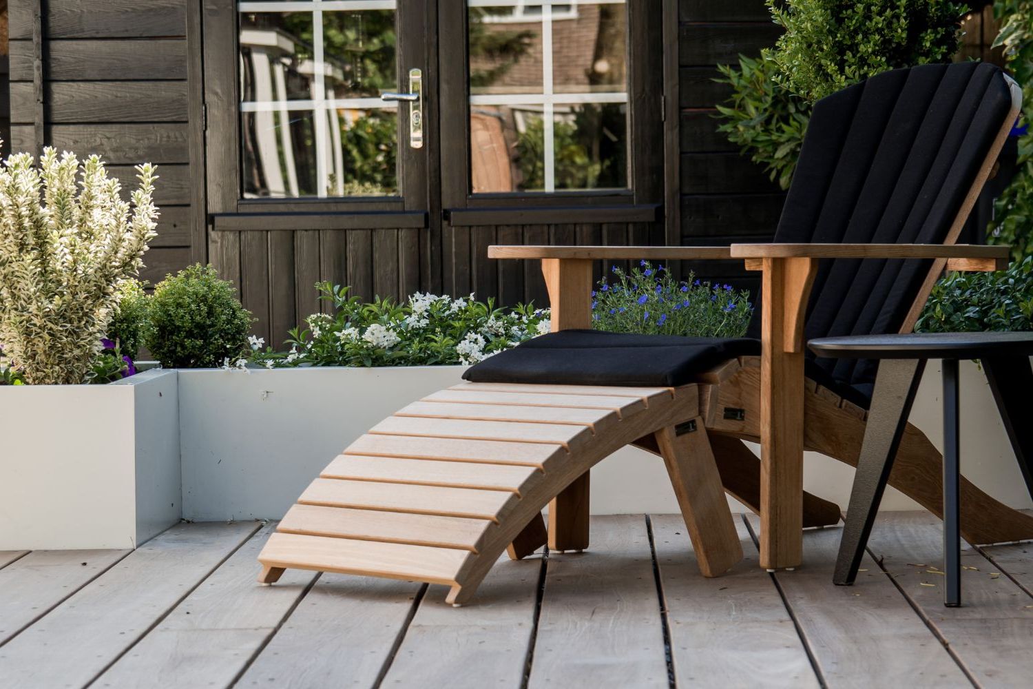 Hardhouten loungestoel voor landelijke tuin
